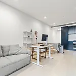 Cozy And Modern 1 Bedroom In Hurstville